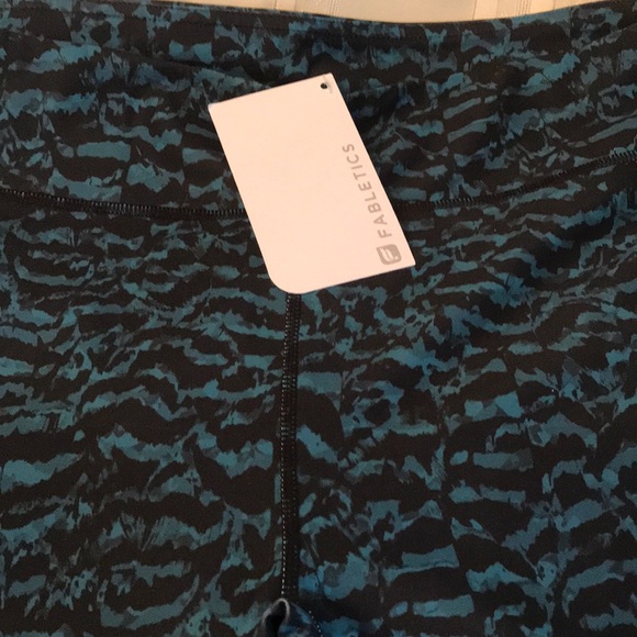 Fabletics Capri - Picture 2 of 4